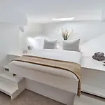 Botel Your Houseboat *