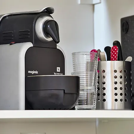 Your Houseboat 보트호텔 *