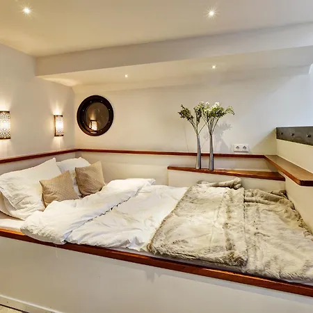 Your Houseboat Ботель Амстердам