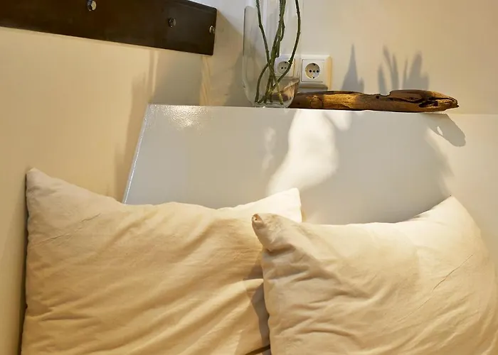 Your Houseboat Botel