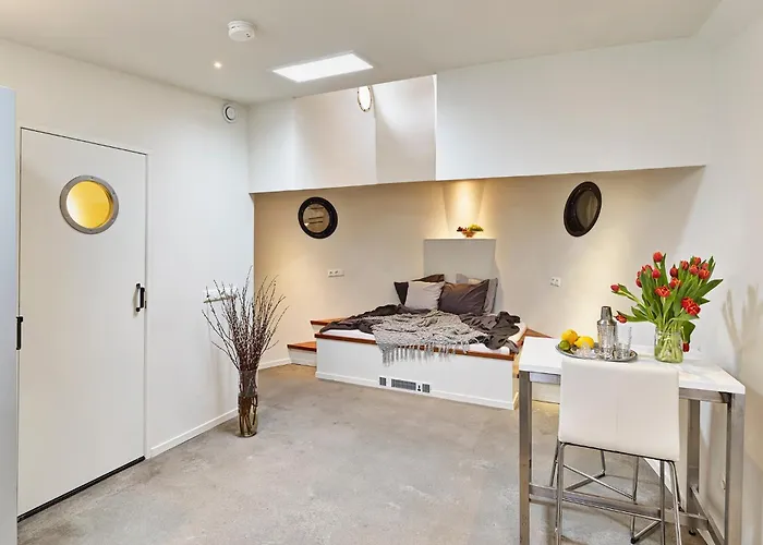 Botel Your Houseboat Amsterdam