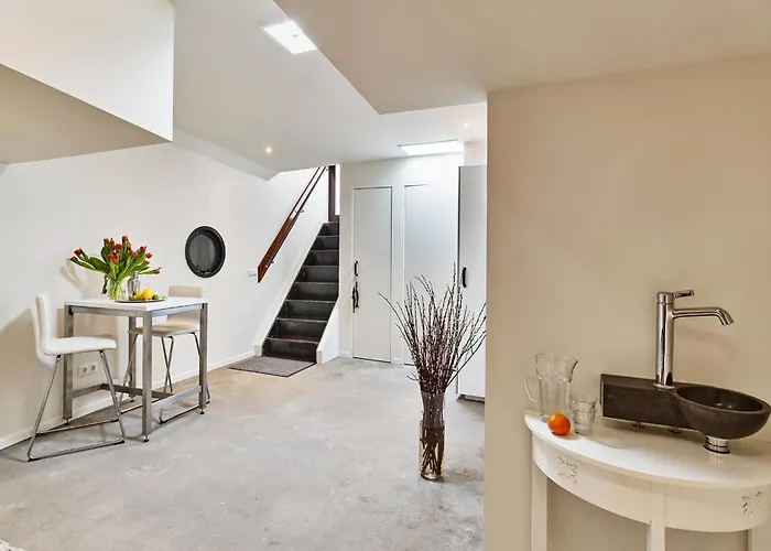 Your Houseboat Amsterdam