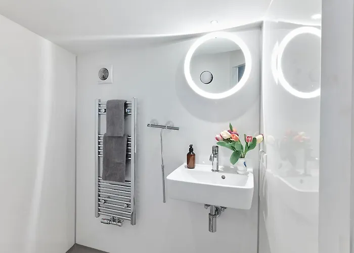 Your Houseboat Botel