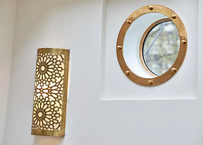 Botel Your Houseboat