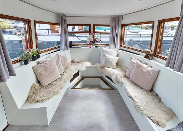 Your Houseboat Botel Amsterdam