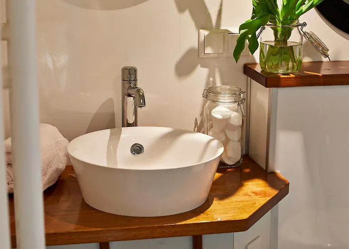 Your Houseboat * Amsterdam