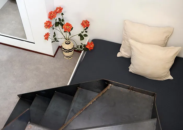 Your Houseboat Botel