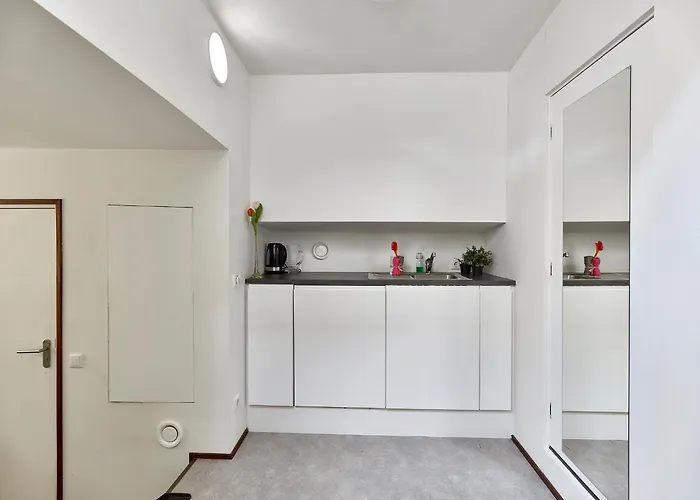 Your Houseboat Botel *