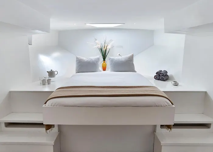 Your Houseboat Botel Amsterdam