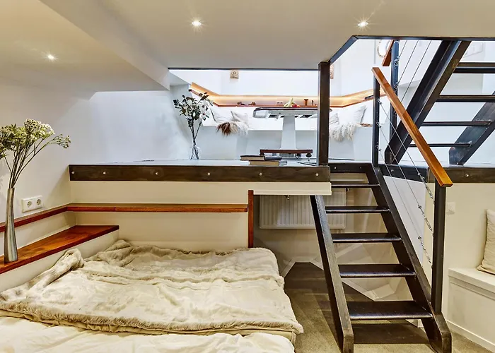 Your Houseboat * Amsterdam