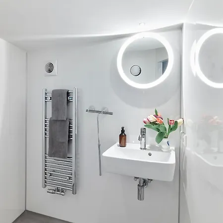 Your Houseboat Botel