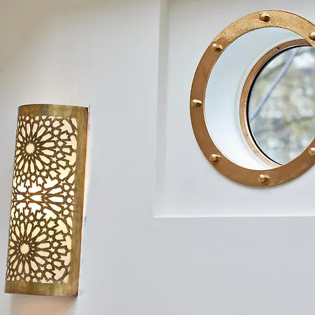 Botel Your Houseboat