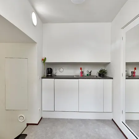 Your Houseboat 船屋 *